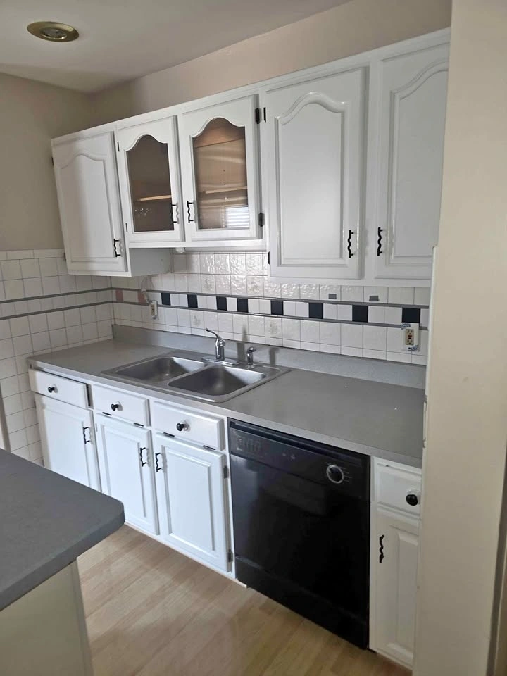 White Raised Panel Kitchen Cabinet Set w/centre aisle