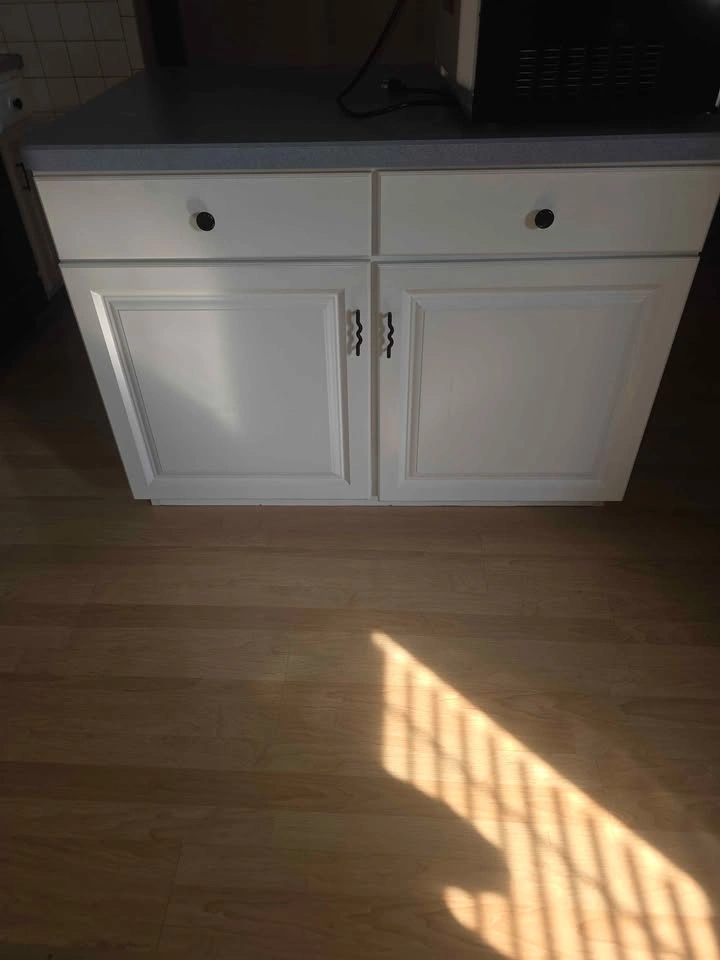 White Raised Panel Kitchen Cabinet Set w/centre aisle - photo 4