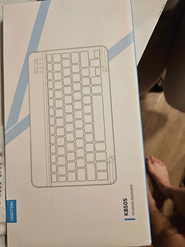 OMOTON Ultra-Slim Wireless Bluetooth Keyboard, 7-Color Backlit - photo 2