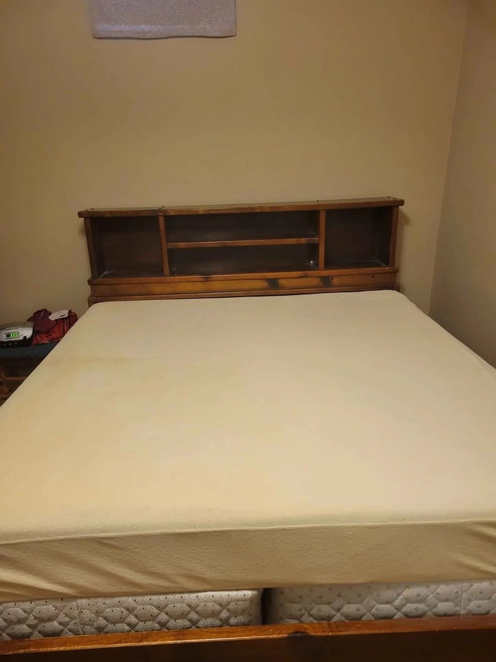 King size bed - photo 2