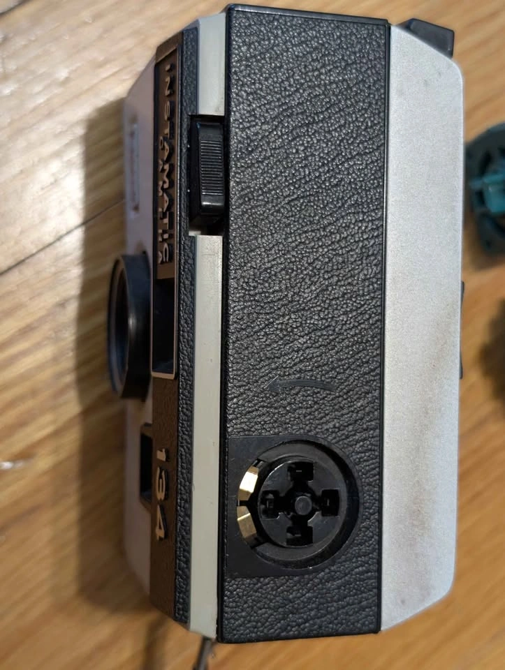 Vintage Kodak Instamatic 134 Camera with Flashcubes - photo 3
