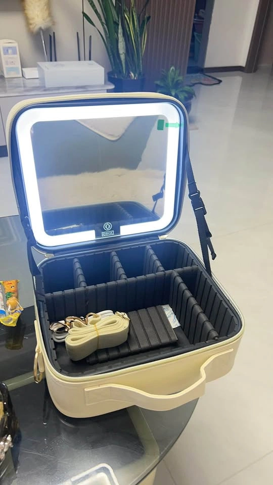 OBOX LED Makeup Travel Case with Lighted Mirror - photo 3
