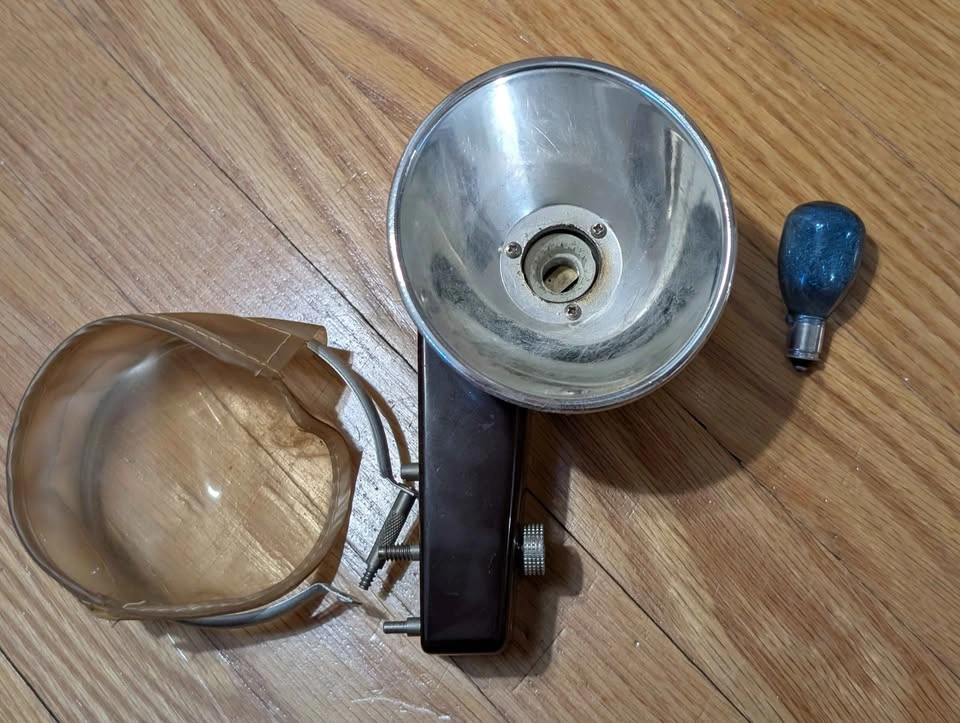 Vintage Kodak Brownie Holiday Flash Camera with Flashbulb - photo 2