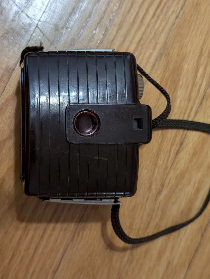 Vintage Kodak Brownie Holiday Flash Camera with Flashbulb - photo 4