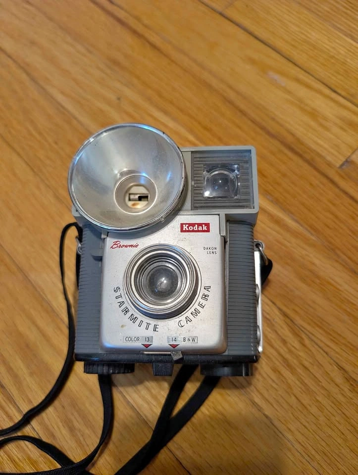 Vintage Kodak Brownie Starmite Camera