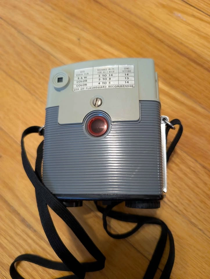 Vintage Kodak Brownie Starmite Camera - photo 2