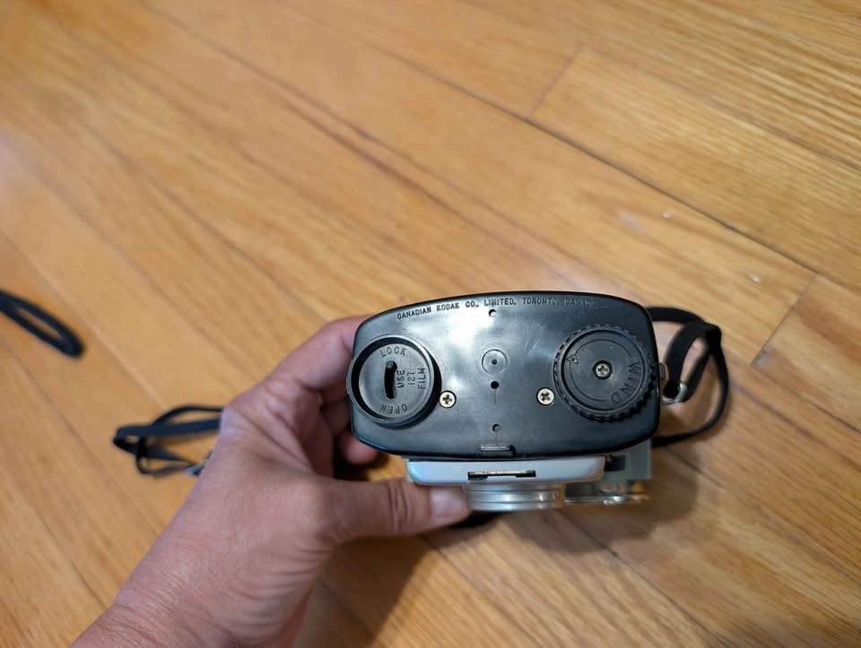Vintage Kodak Brownie Starmite Camera - photo 3
