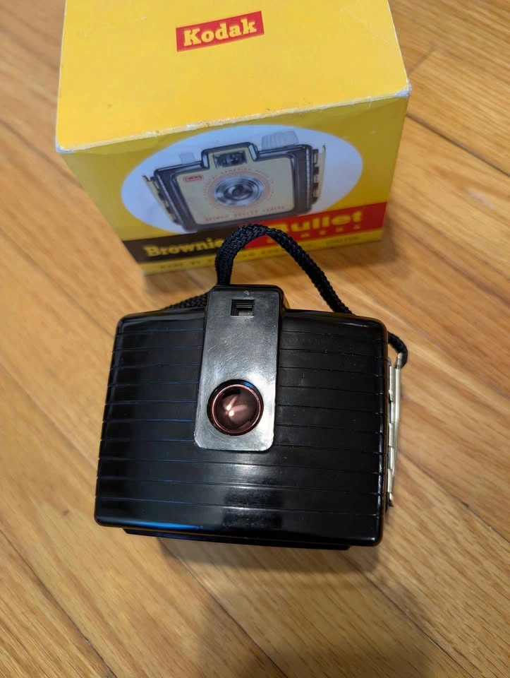 Vintage Kodak Brownie Bullet Camera - photo 3