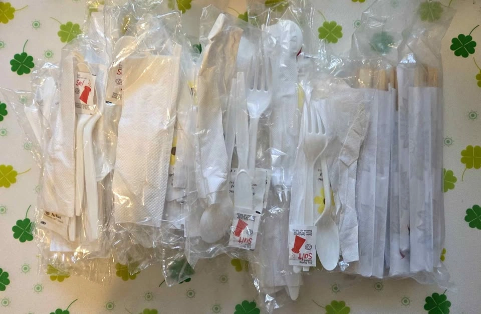 30 sets of disposable cutlery