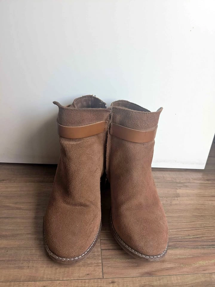 Naturalizer tan heel boots