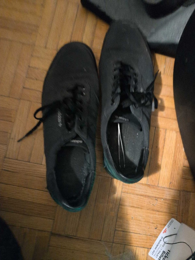 Adidas Sneakers kinda torn on heelside