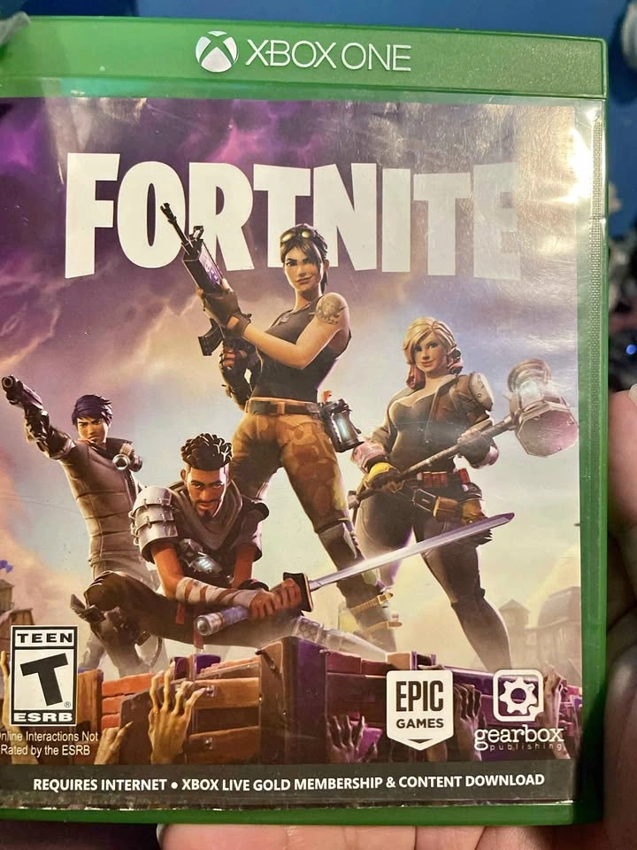 Collector’s Xbox One Fortnite Game Disc (DLC Code Used)