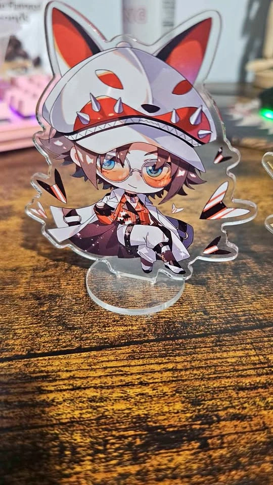 Five Nijisanji vtubers acrylic stands