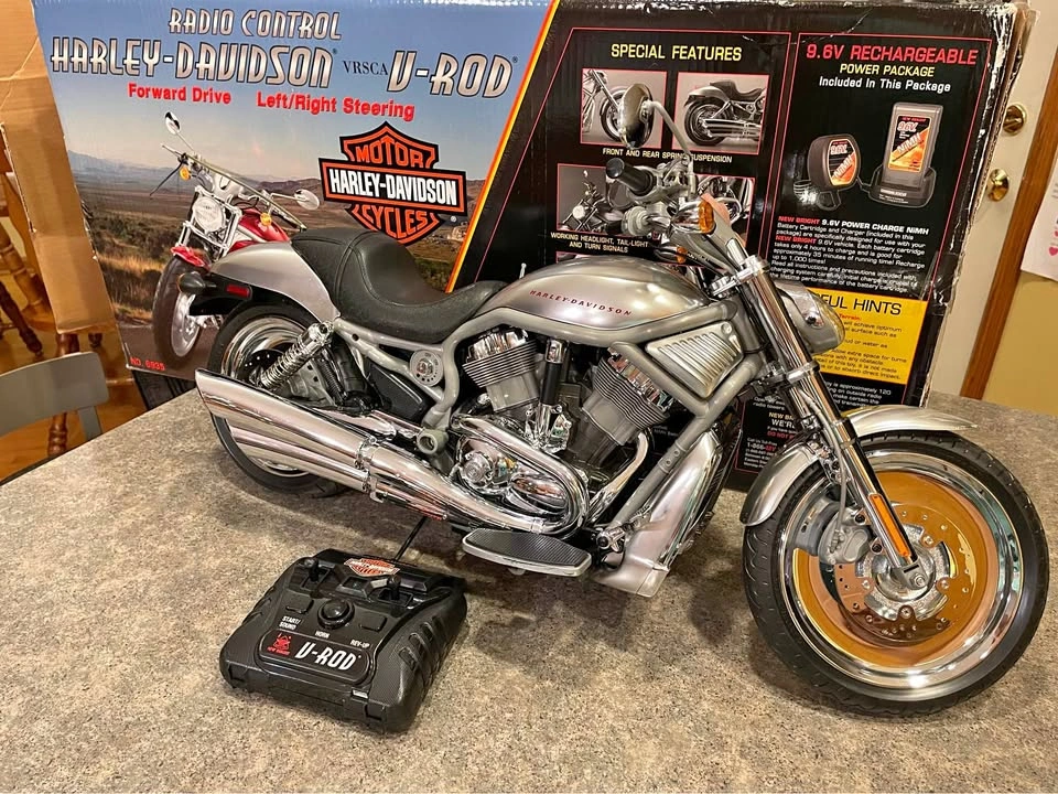 Vintage New Bright Harley-Davidson V-Rod RC Motorcycle 1:6