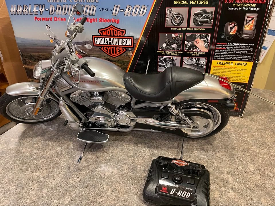 Vintage New Bright Harley-Davidson V-Rod RC Motorcycle 1:6 - photo 3