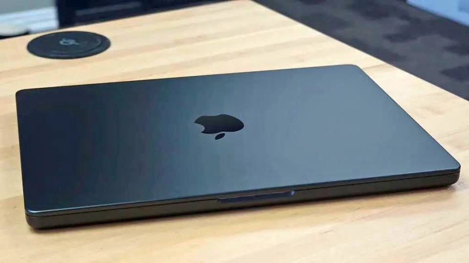 Apple MacBook Pro 14-inch Space Black M5 Chip