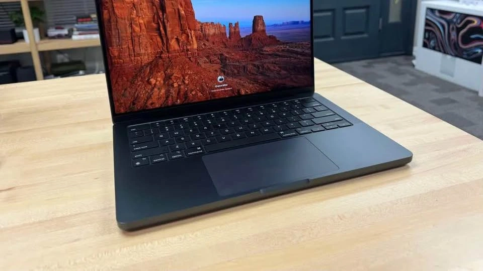 Apple MacBook Pro 14-inch Space Black M5 Chip - photo 2