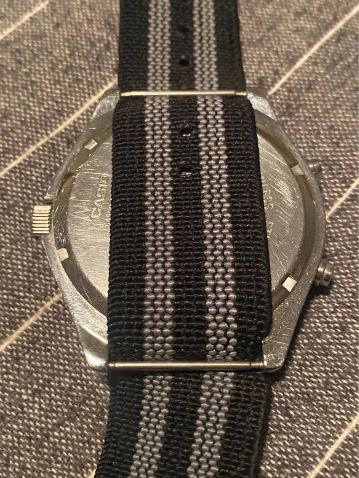 Casio Arnie AMW 320r image indicator(3)