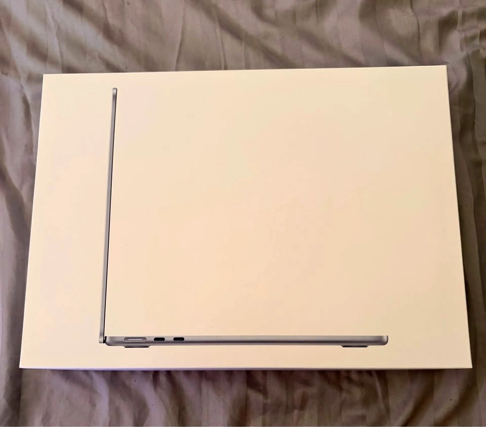 2026 MacBook Air M5 13in 16GB memory 512GB storage BNIB