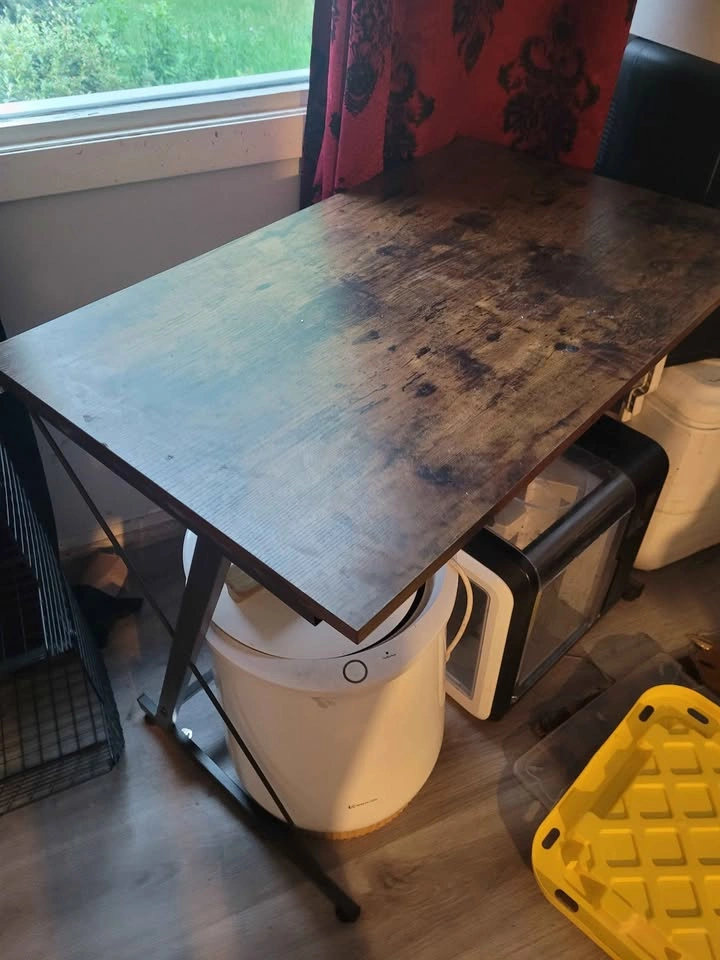 Desks & Side Tables - photo 2