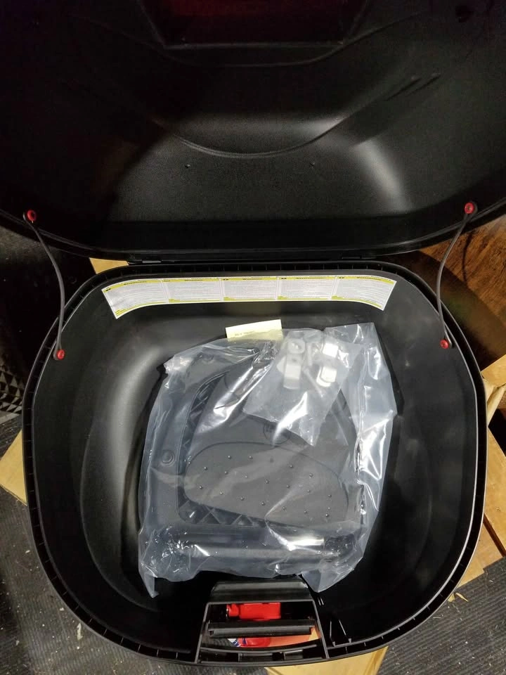 NEW IN BOX GIVI Motorcycle Locking Top Case Storage - photo 5