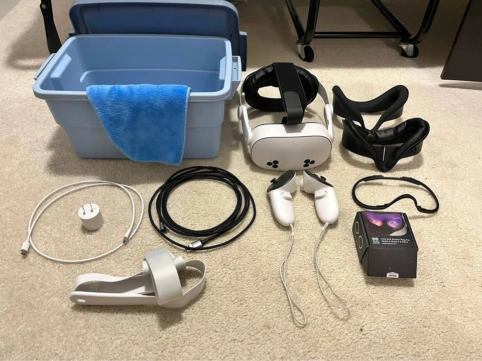 Quest 3s with accessories