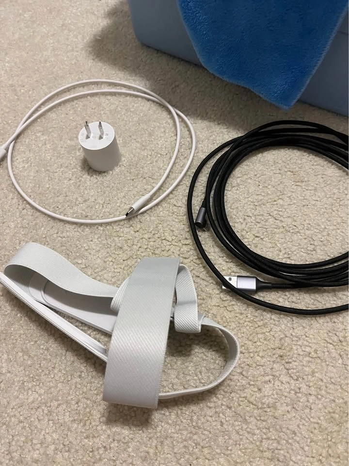 Quest 3s with accessories - photo 4