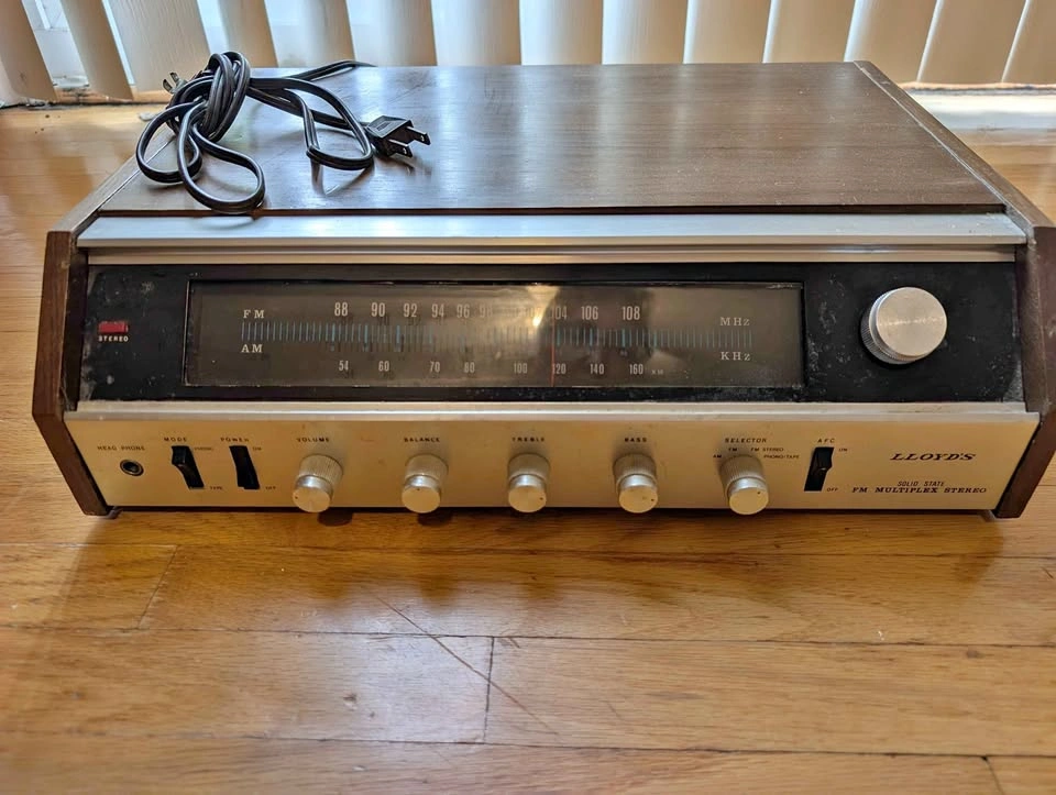 Vintage Lloyd's FM Multiplex Stereo Receiver
