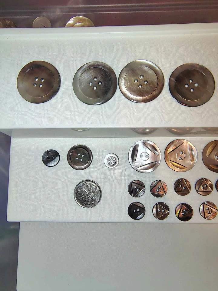 Dark Mother of Pearl Button Collection - photo 2