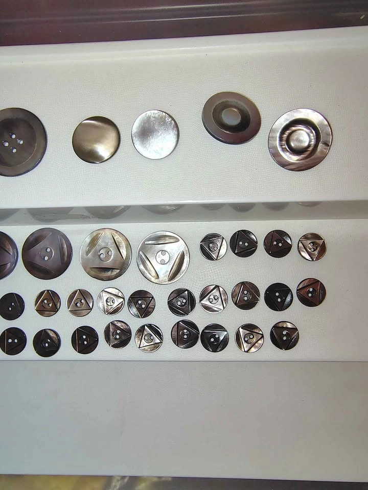 Dark Mother of Pearl Button Collection - photo 3