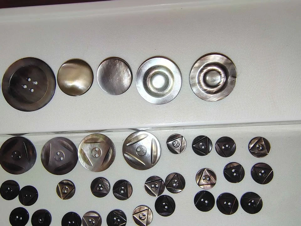 Dark Mother of Pearl Button Collection - photo 5