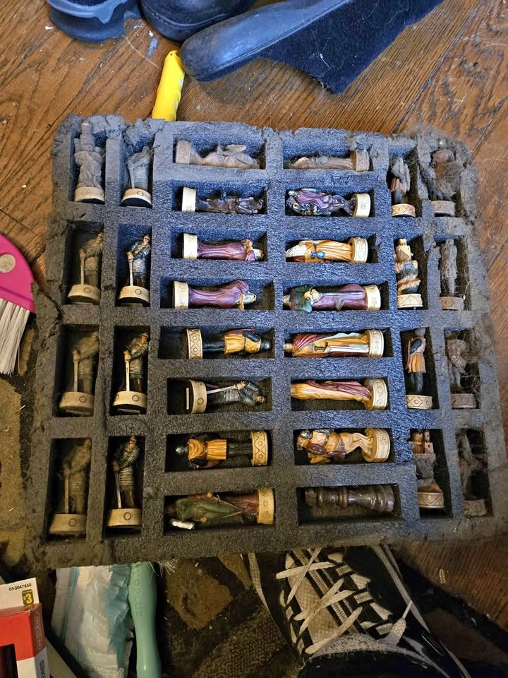 Fantasy Medieval Chess Set missing 1 piece