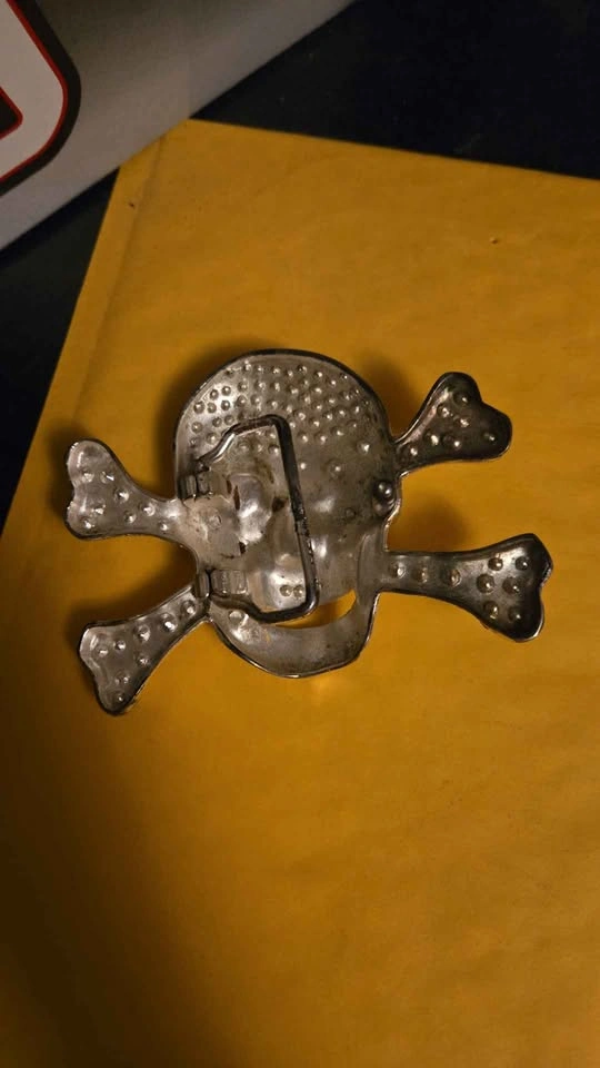 Skull and Crossbones Belt Buckle with Red Rhinestones - photo 3