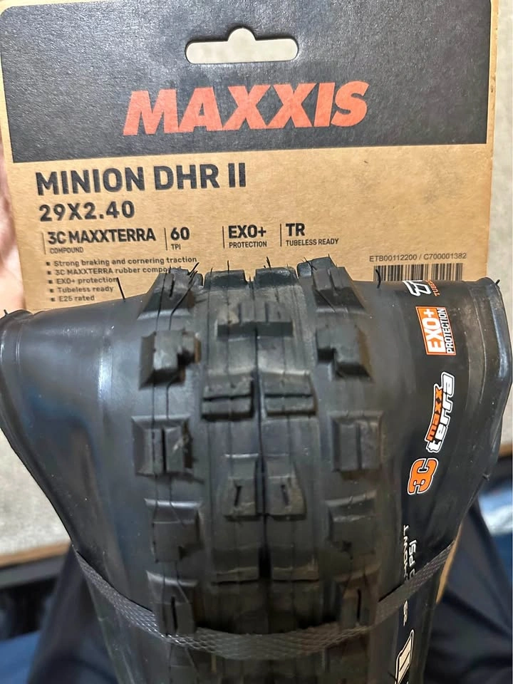 Maxxis Minion DHR II 29x2.40 Tire