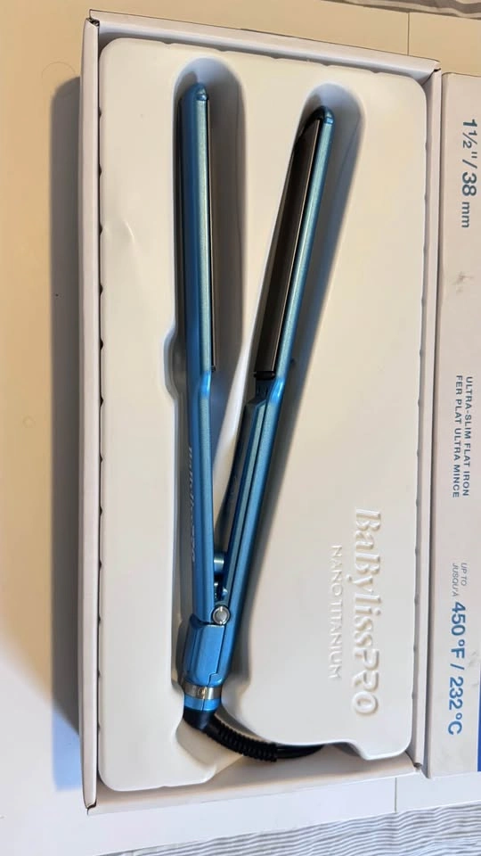 New - BaBylissPRO Nano Titanium 1 1/2" Ultra-Slim Flat Iron - photo 4