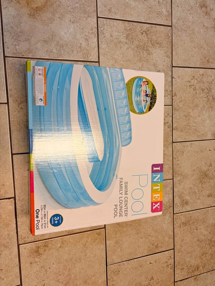 Intex inflatable family pool with bench