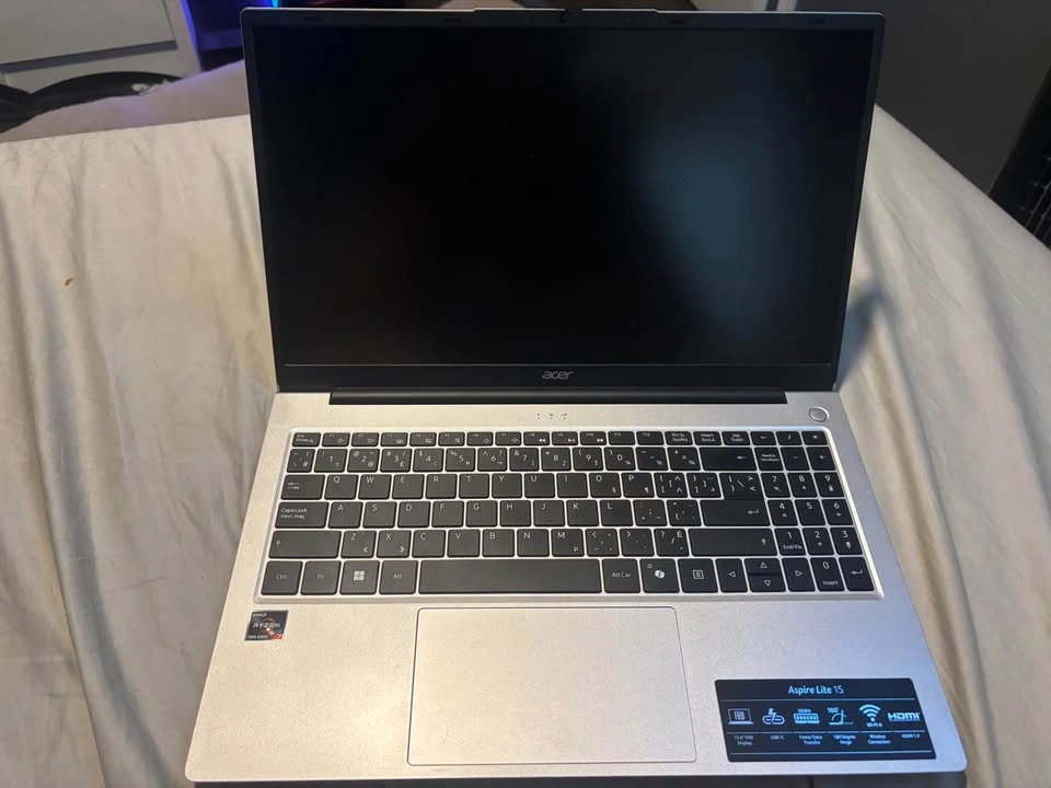 Brand New Acer Aspire Lite 15 Laptop + Gaston Luga Bag - photo 2