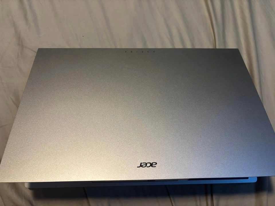 Brand New Acer Aspire Lite 15 Laptop + Gaston Luga Bag - photo 4