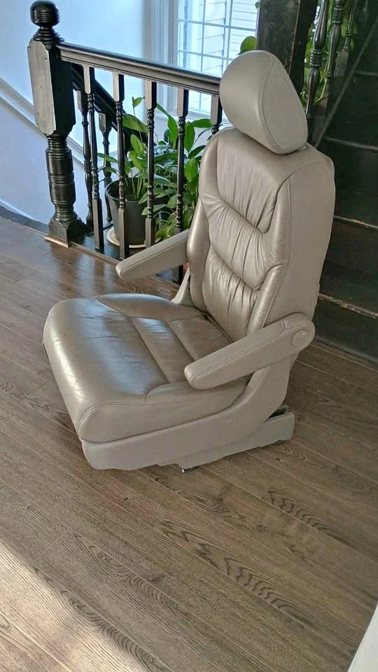 Second row seat for Honda Odyssey