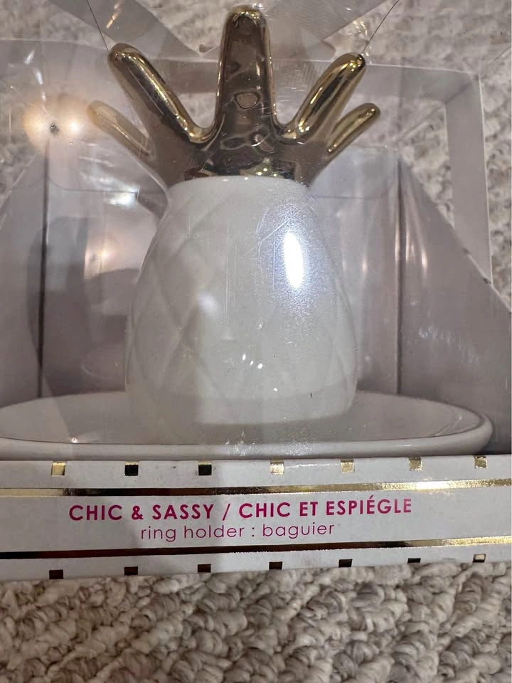 Brand New White Porcelain Pineapple Ring Holder