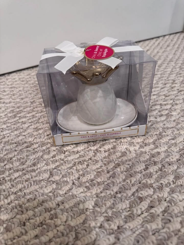 Brand New White Porcelain Pineapple Ring Holder - photo 2