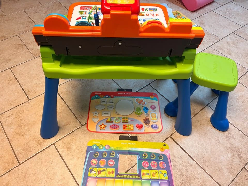 VTech learning desk - photo 3