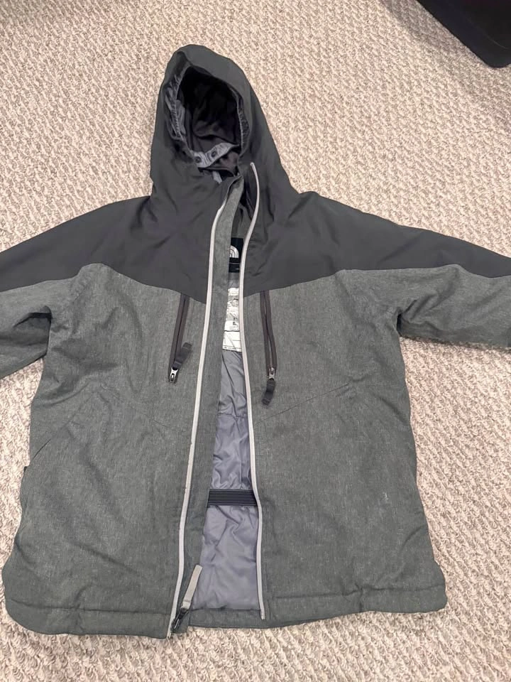 North Face Boys Black/Gray Jacket Size 10/12