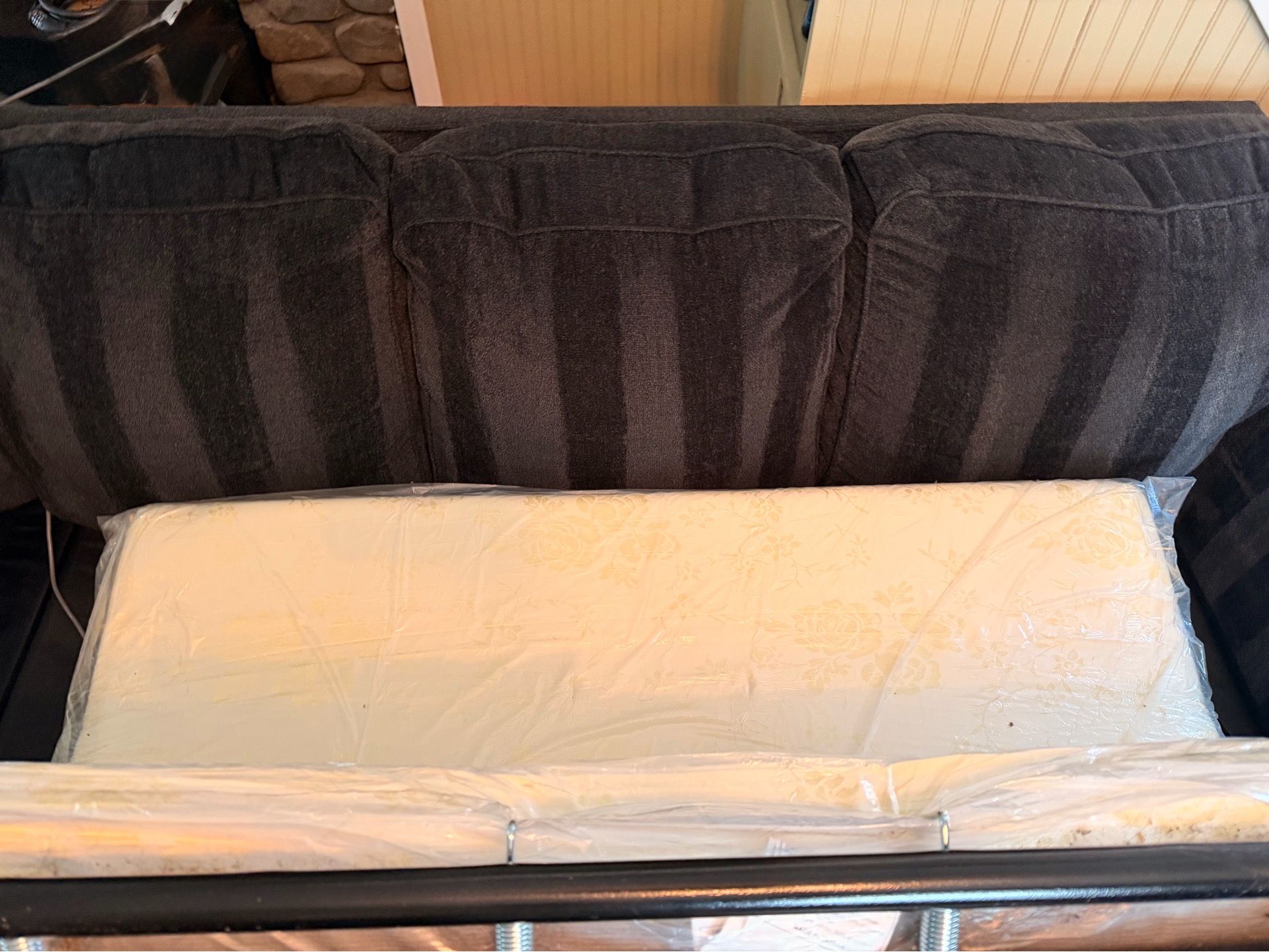 Ashley furniture sectional with pullout couch - photo 3