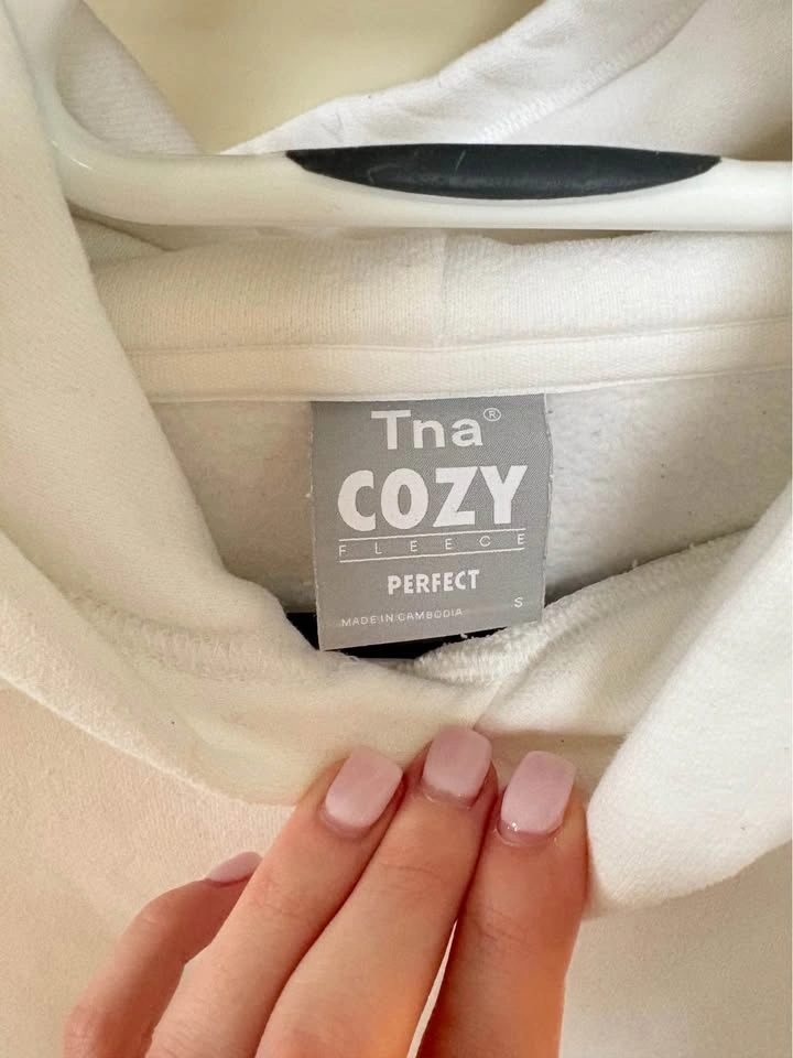 White Aritzia Hoodie - photo 3