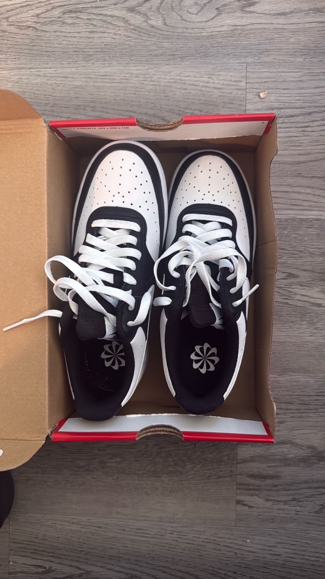 Nike women sneakers size 8.5 - photo 2