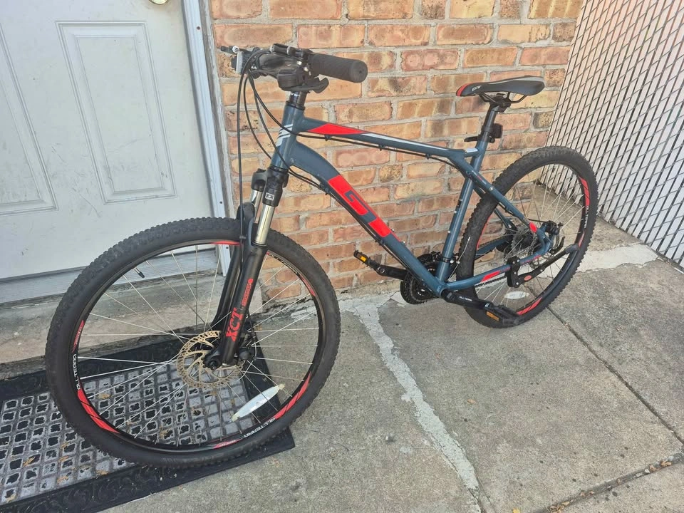 GT Aggressor Pro Mountain Bike - photo 3