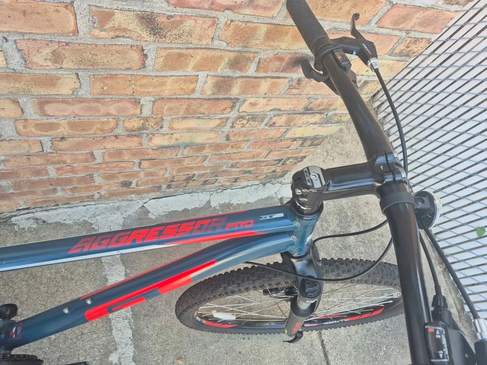 GT Aggressor Pro Mountain Bike - photo 5
