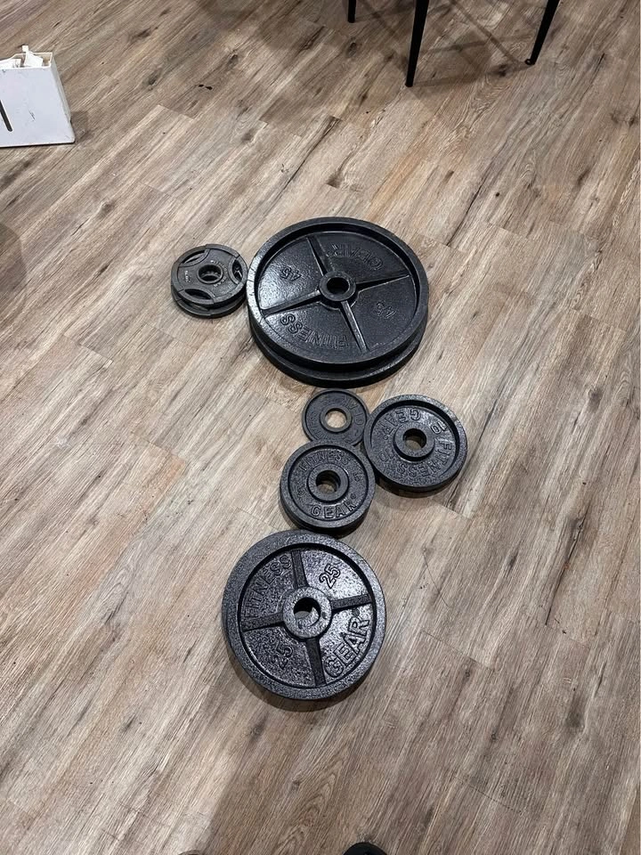 182 lb Fitness Gear Cast Iron Weight Plate Set + FREE Extra 10lb - photo 4
