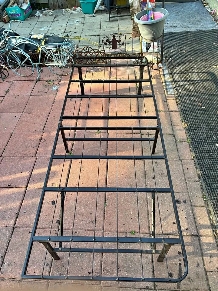 Metal XL Twin Frame